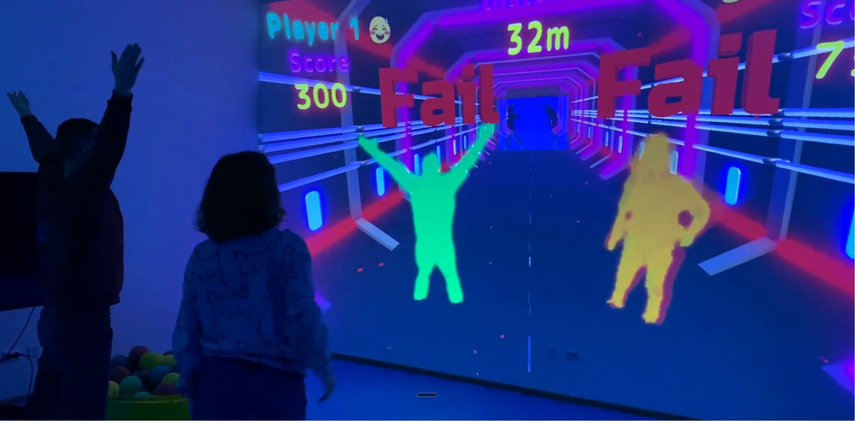Enfants jouant avec les mouvements du corps grâce à l'option caméra K-motion